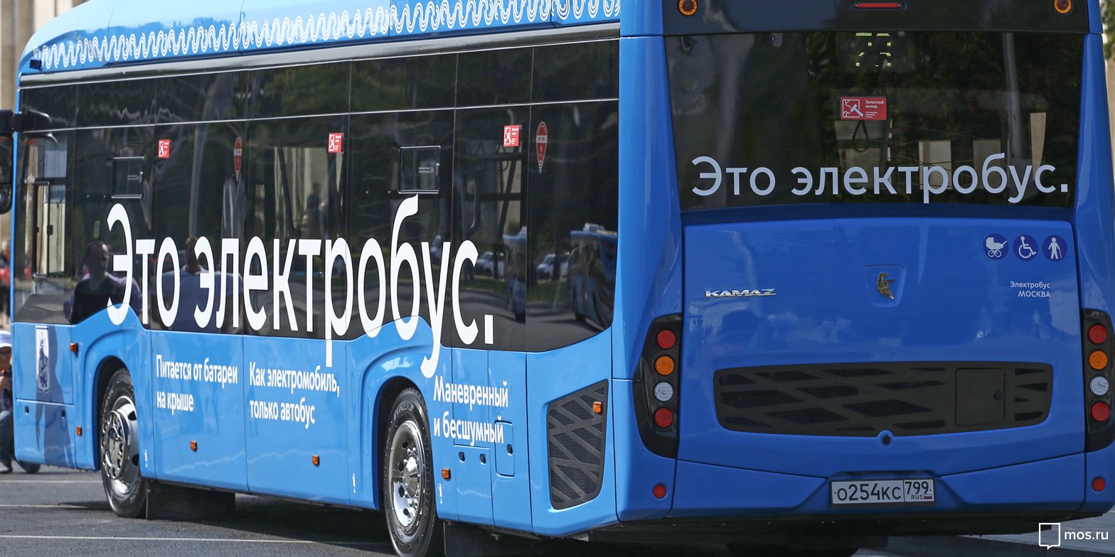 Авария электробуса и легковушки перекрыла проезд на Бочкова